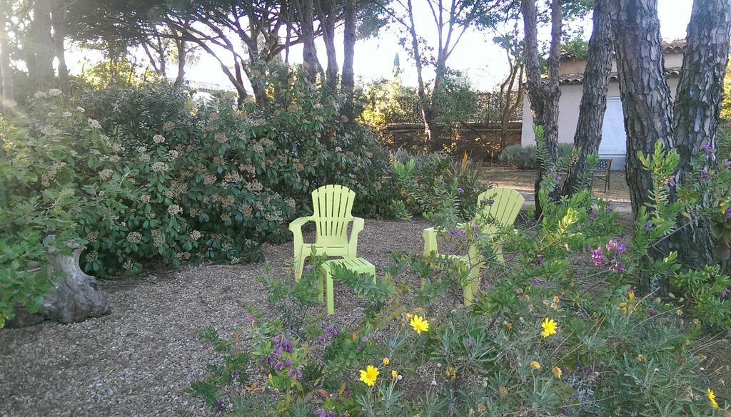Les Glycines Bed & Breakfast Grimaud Exterior photo