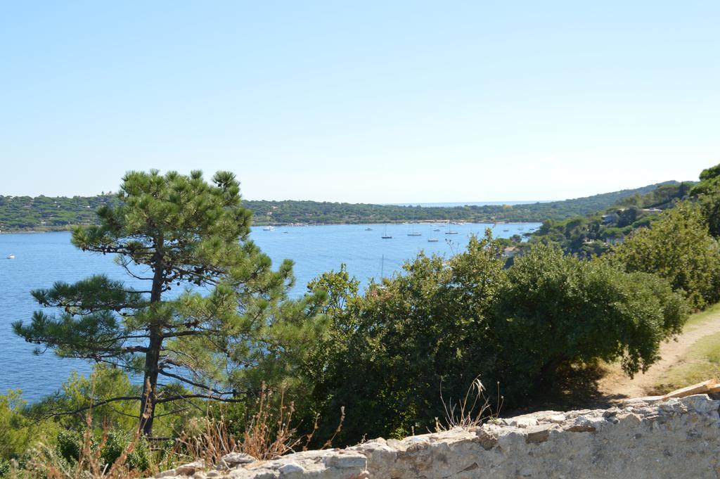 Les Glycines Bed & Breakfast Grimaud Exterior photo