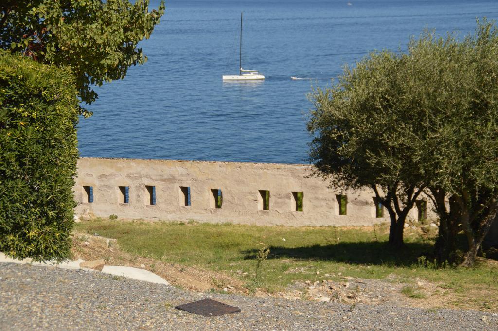 Les Glycines Bed & Breakfast Grimaud Exterior photo